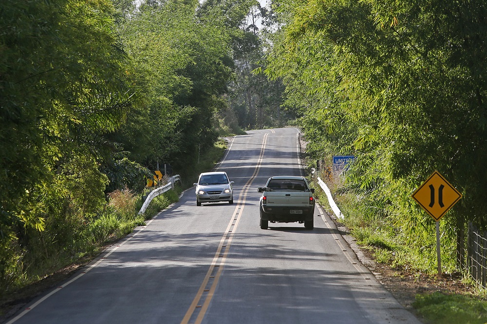 Trecho da BA-026 com acesso rodoviário para Amargosa